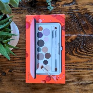 Clinique Eyeshadow Pallet and Brushes